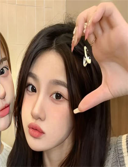 《美女总裁欠我赊刀债》情感线现代解析不容错过的：爱情、友情、亲情探讨